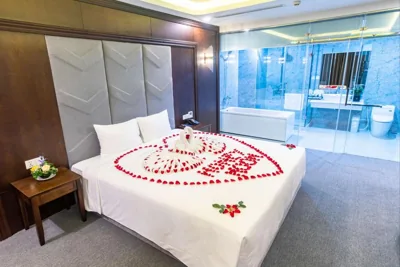 스위트 — Peace Hotel Hạ Long
